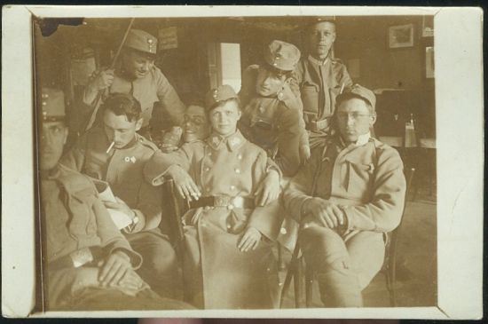 Vojaci  skupinove foto zertovne | antikvariat - detail pohlednice