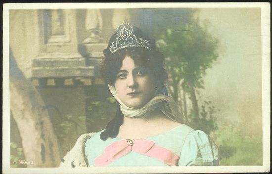 Dama v celence | antikvariat - detail pohlednice