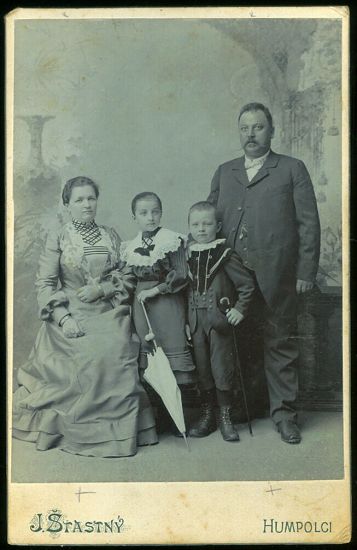 Rodinna fotografie | antikvariat - detail pohlednice